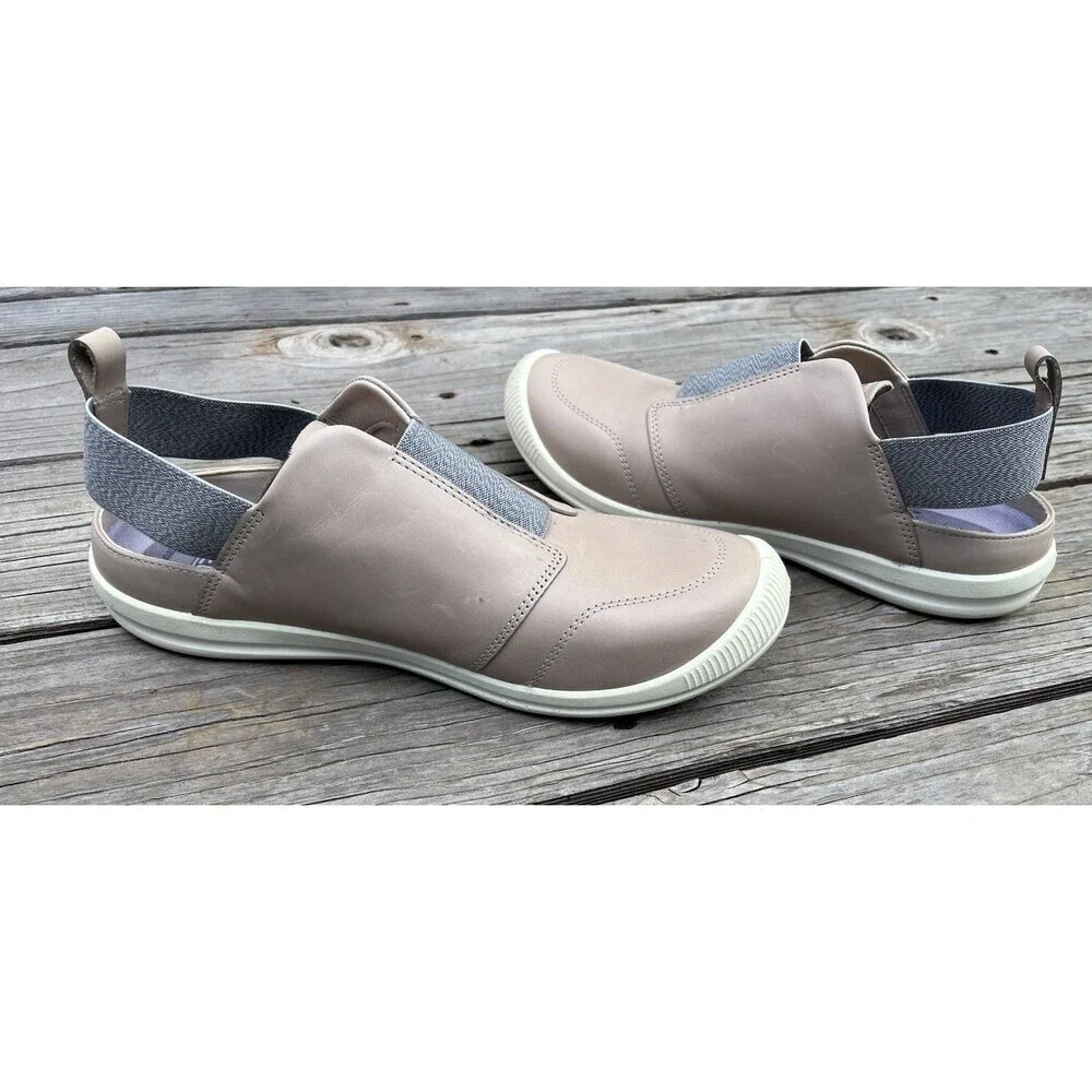 Keen lorelai women